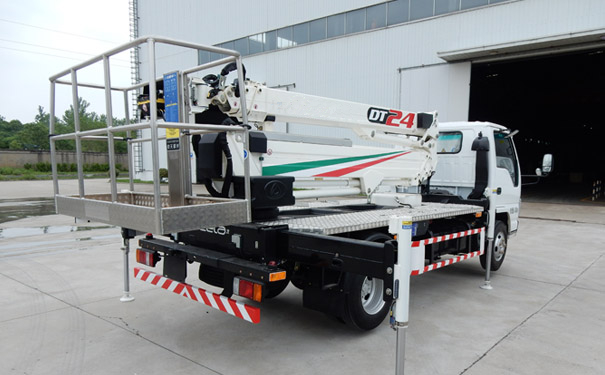 車載式<a href='http://www.sjsx.com.cn/fltp/' target='_blank'>高空作業(yè)平臺</a>的結(jié)構(gòu)組成