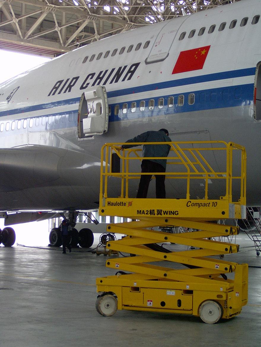 剪叉式高空作業(yè)平臺(tái)車(chē)購(gòu)買(mǎi)技巧