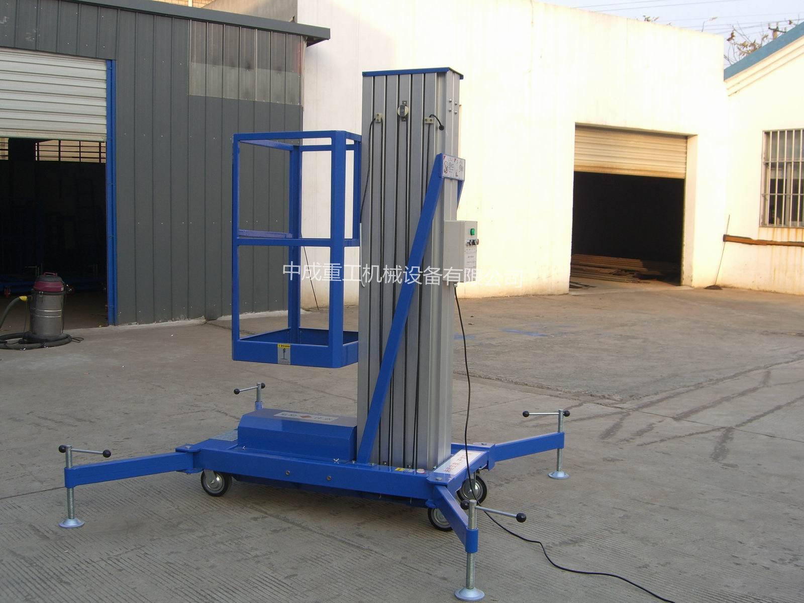 濟南<a href='http://www.sjsx.com.cn/sclifter/' target='_blank'>升降機廠家</a>直銷